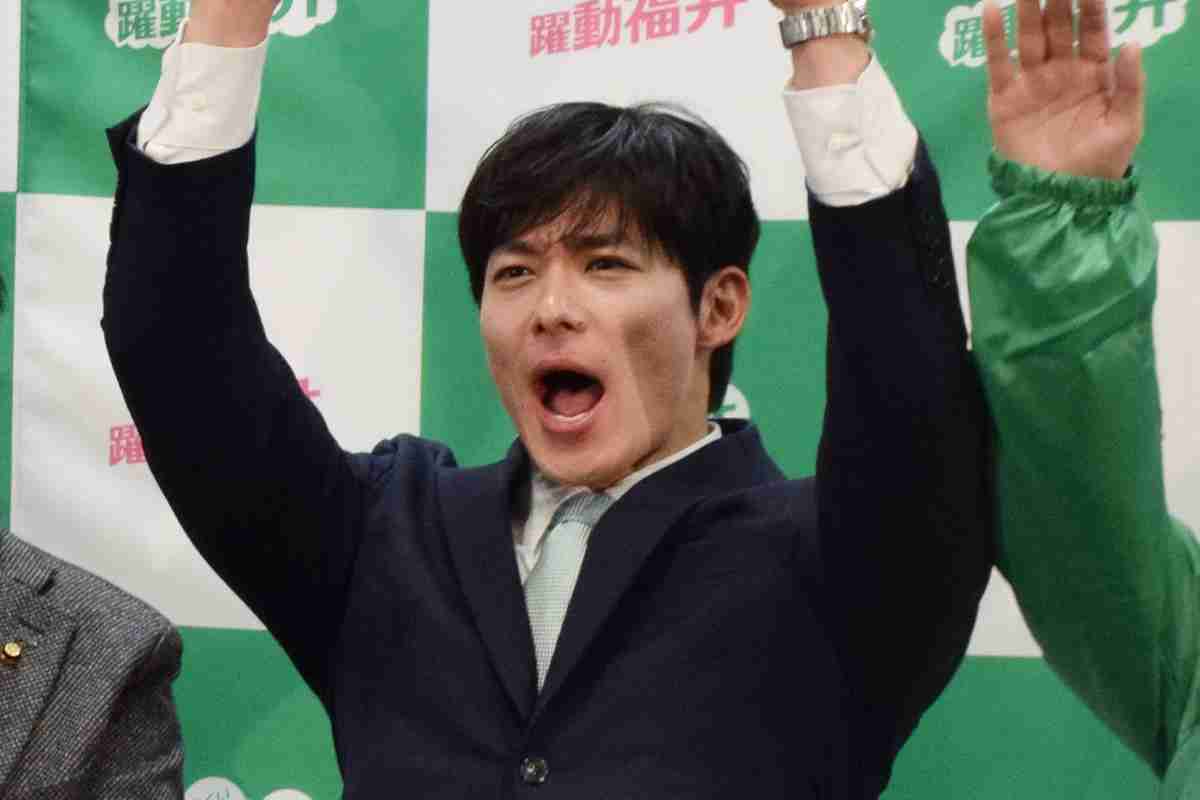 「イケメン過ぎやばい」「首太い、たまらん」…　35歳 “最年少知事” 石田嵩人氏に向けられる 《ルックス称賛》 と熱狂の危うさ