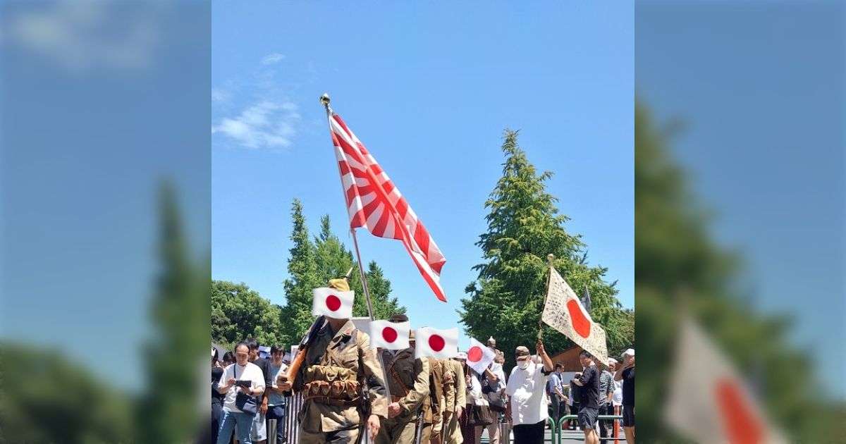 近年SNSで見かける「靖国神社でコスプレ」、マジでやめてほしい→自分勝手に階級章をつけて練り歩く行為は、弔われた人や参拝者を冒涜していないか「コミケでやればいいのに」 - Togetter