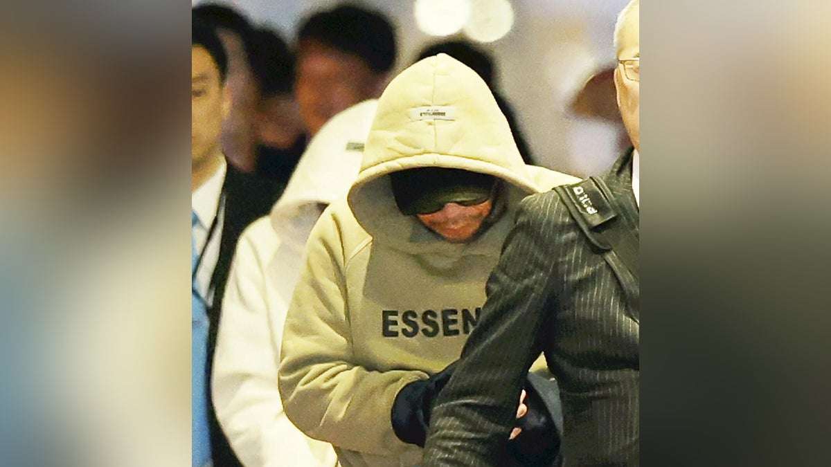 カンボジアで特殊詐欺疑い、日本人１３人を機内などで逮捕…「かけ子」として警察官装い電話か : 読売新聞