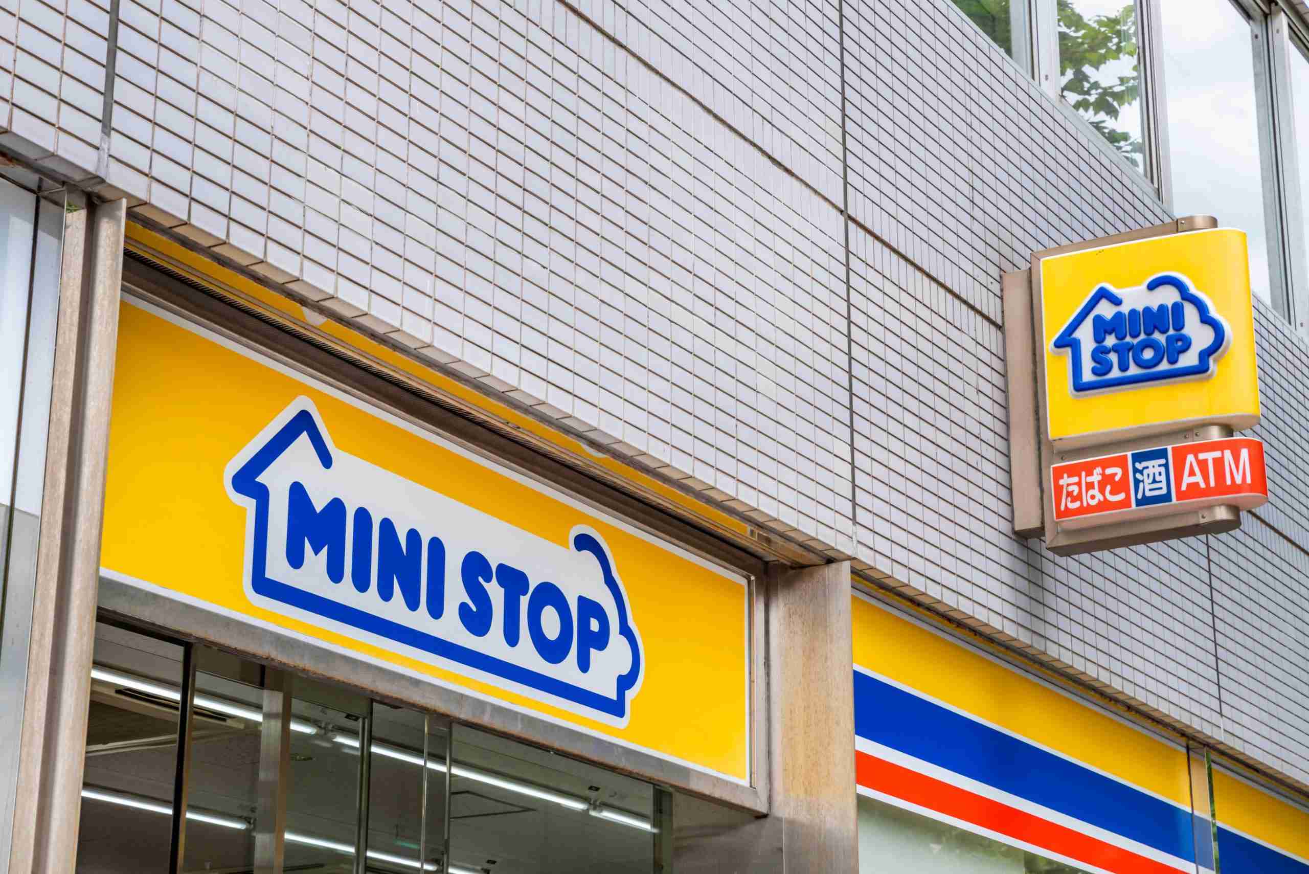         “おにぎり偽装”が招いた、ミニストップの巨額赤字。深夜に「一人で70個握る」現場の悲鳴…揺らぐコンビニのビジネスモデル  |  日刊SPA!    