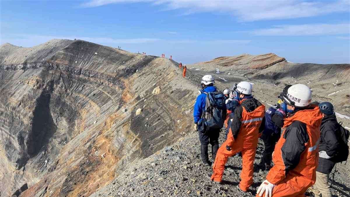 【速報】現場映像で安否不明3人確認　阿蘇ヘリ事故　生存可能性「極めて低い」｜熊本日日新聞社