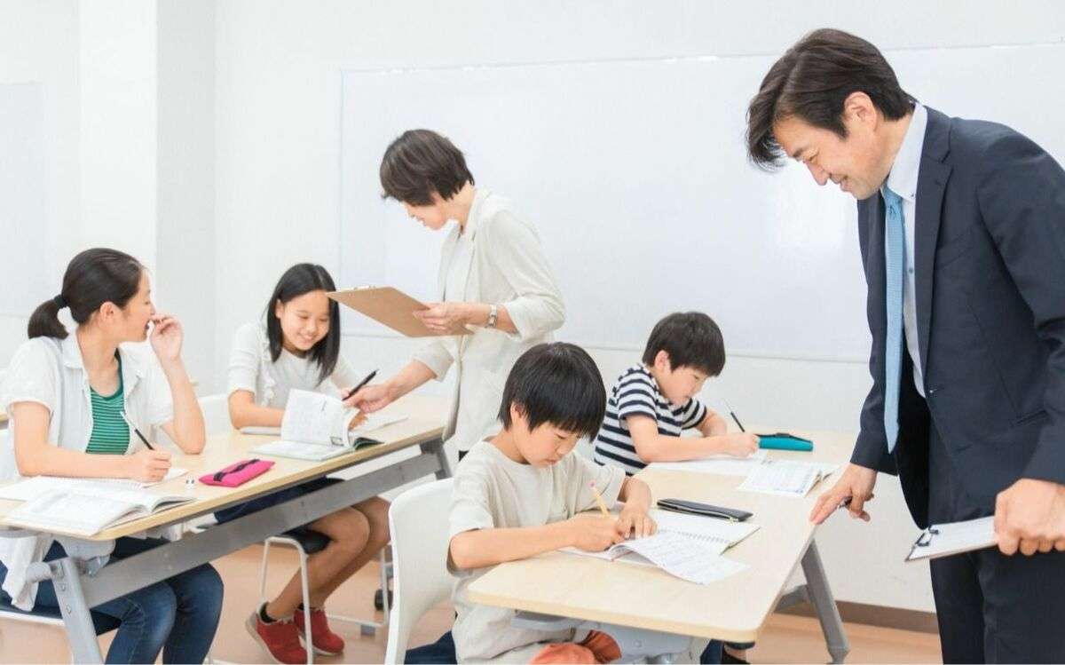 「中高は寮で過ごしてほしい」「わが子が邪魔である」放任タイプの親がこの数年で急増…？ 我が子への教育を“外注”したがる親の“意外な実態”に迫る | 文春オンライン