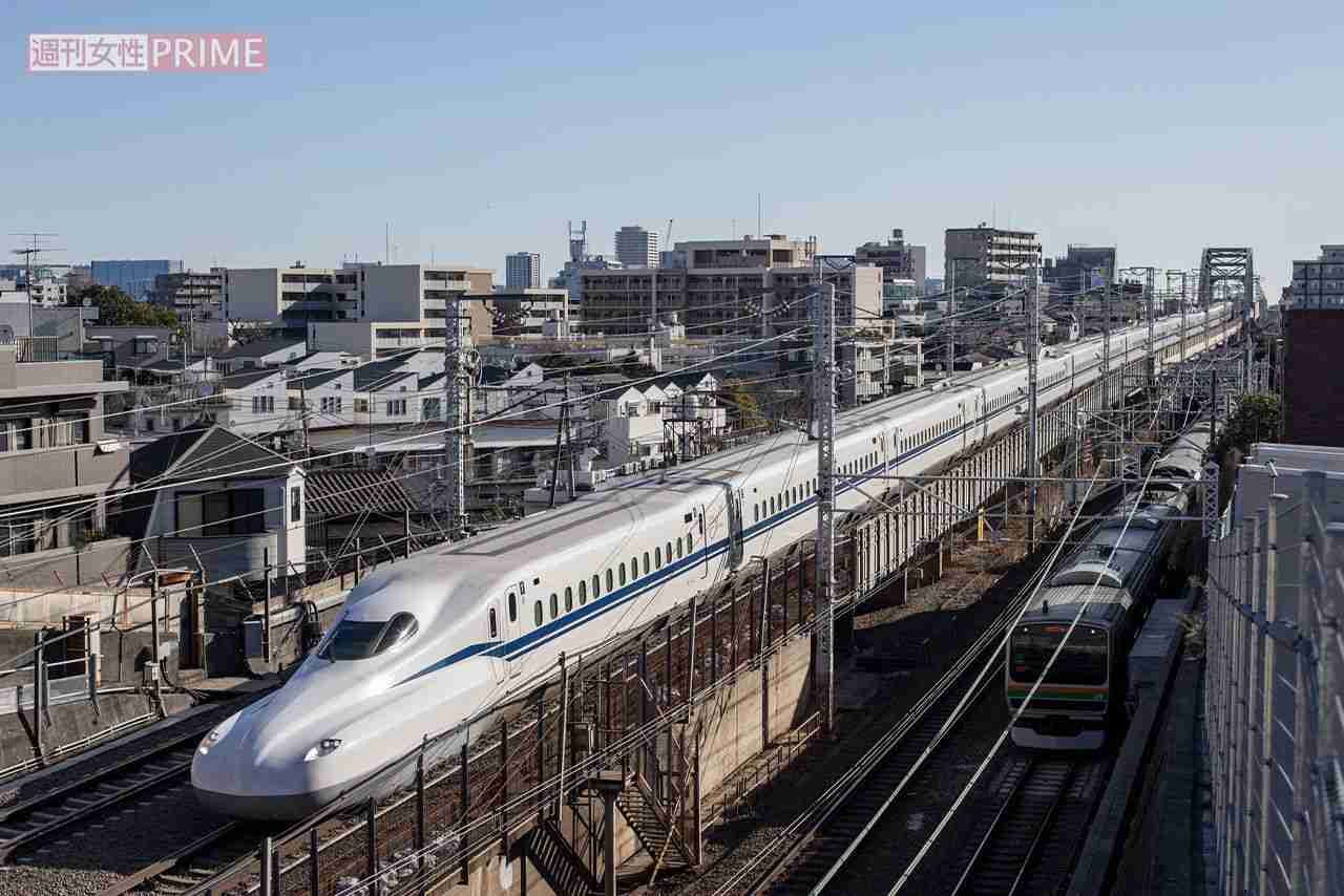 《新幹線でマナー違反だと思う行為ランキング》男女500人に聞いた「無言シート倒し」「飲酒して騒ぐ」を超える迷惑行為第1位 | 週刊女性PRIME