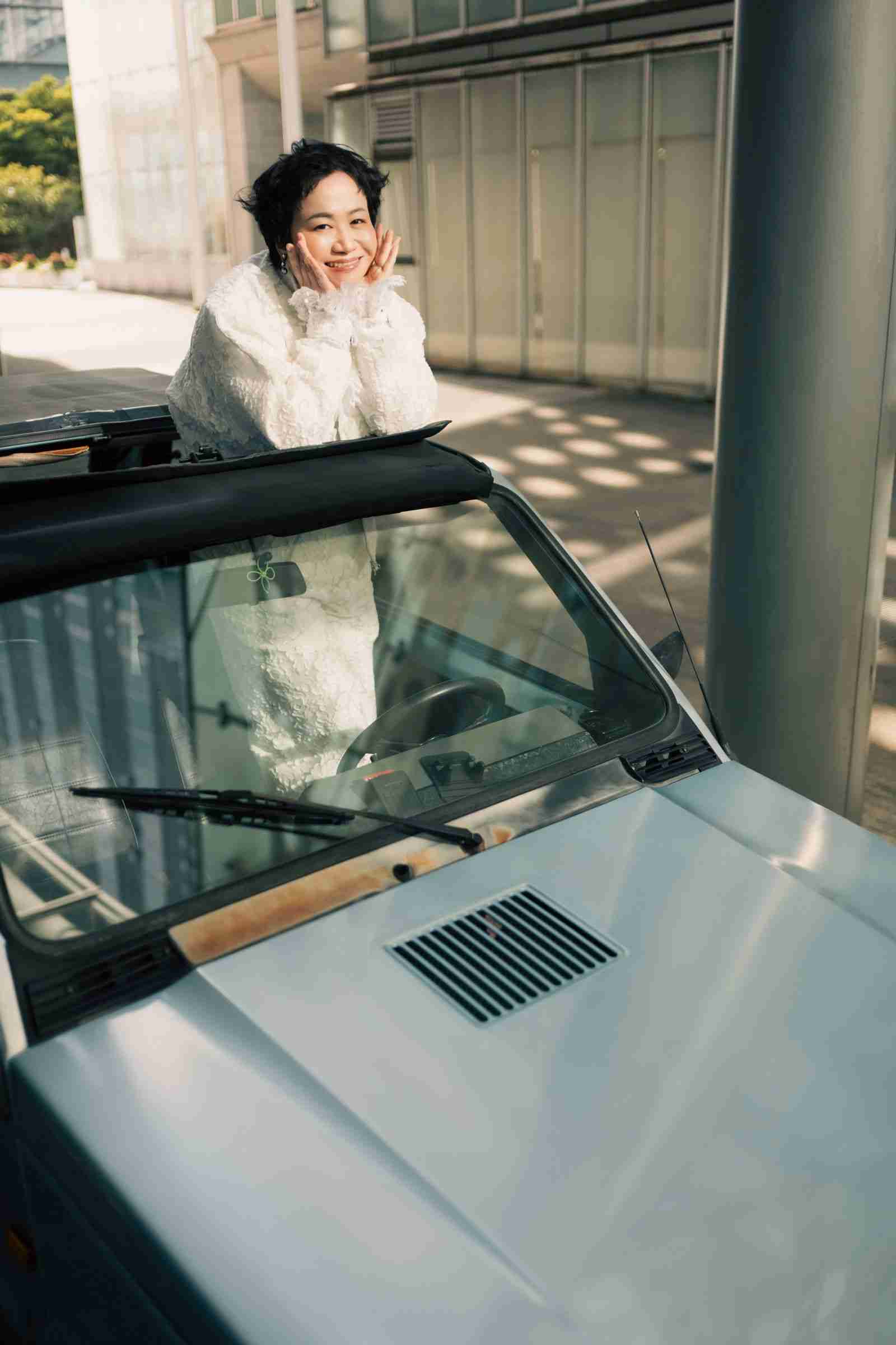 ハリセンボン近藤春菜：「誰か分からなかった」赤髪ロングで雰囲気“激変”　「めちゃくちゃ美しくなってる！」「どこのセレブだ？」と反響