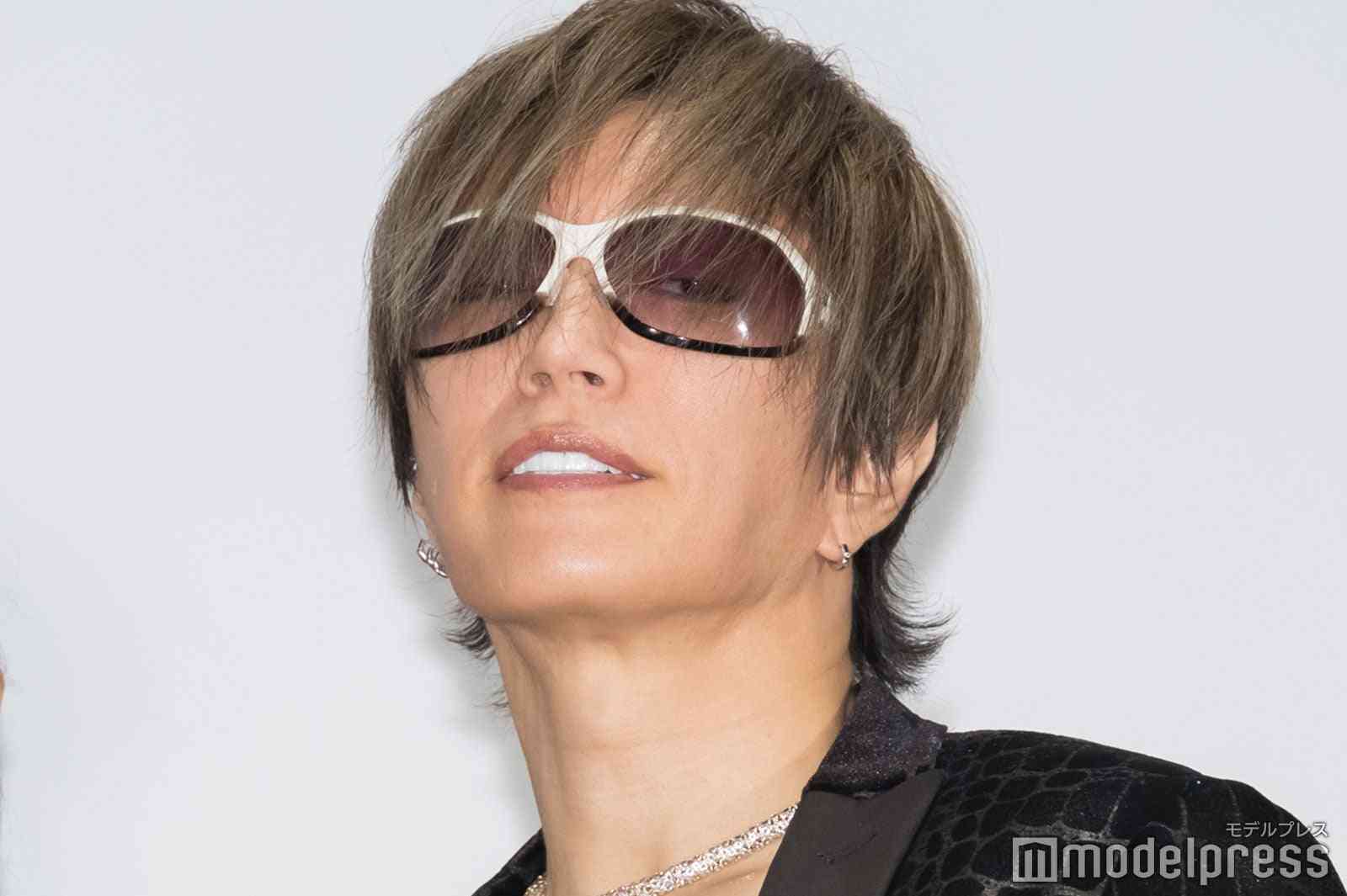 GACKT、新年会に70人超豪華著名人が集結 竹内涼真らとの写真に「メンツが強すぎる」「人脈が異次元」の声 - モデルプレス