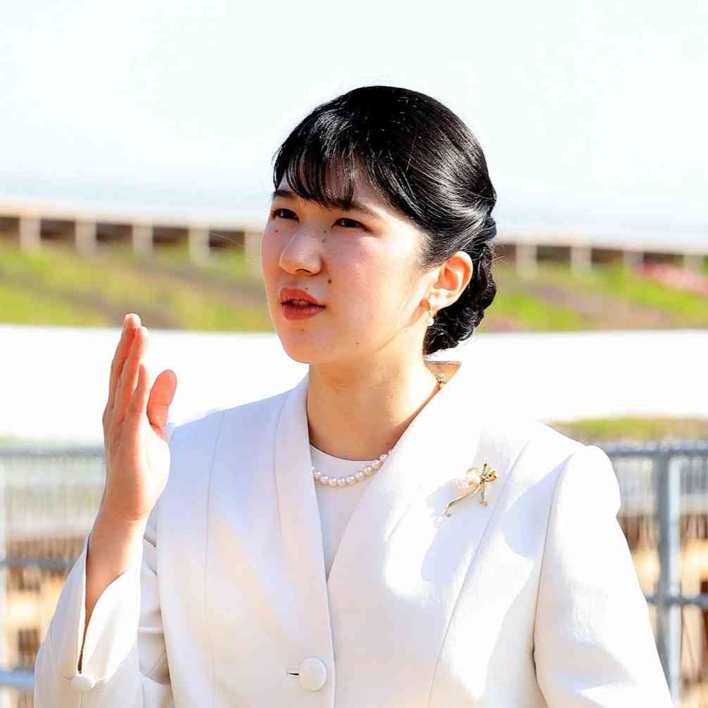 愛子さまの笑顔を支えたご家族の絆。入学式の晴れ姿から、愛猫「ニンゲン」との心温まるショットまで（25ans（ヴァンサンカン）） - Yahoo!ニュース