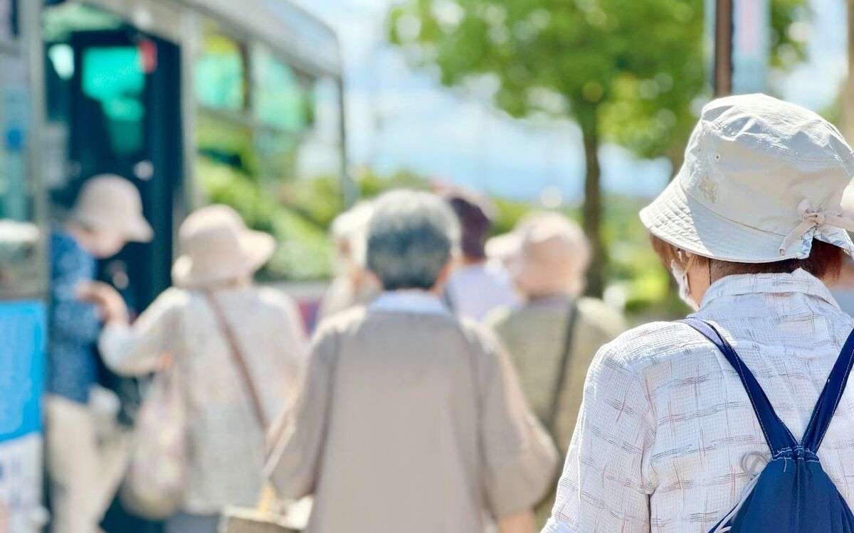 日本が外国人を拒否した場合に待っている悲惨な姿　レストランは長蛇の列、バスや鉄道の便数はへり、病院は廃業する…《大学教授が解説》 | 文春オンライン