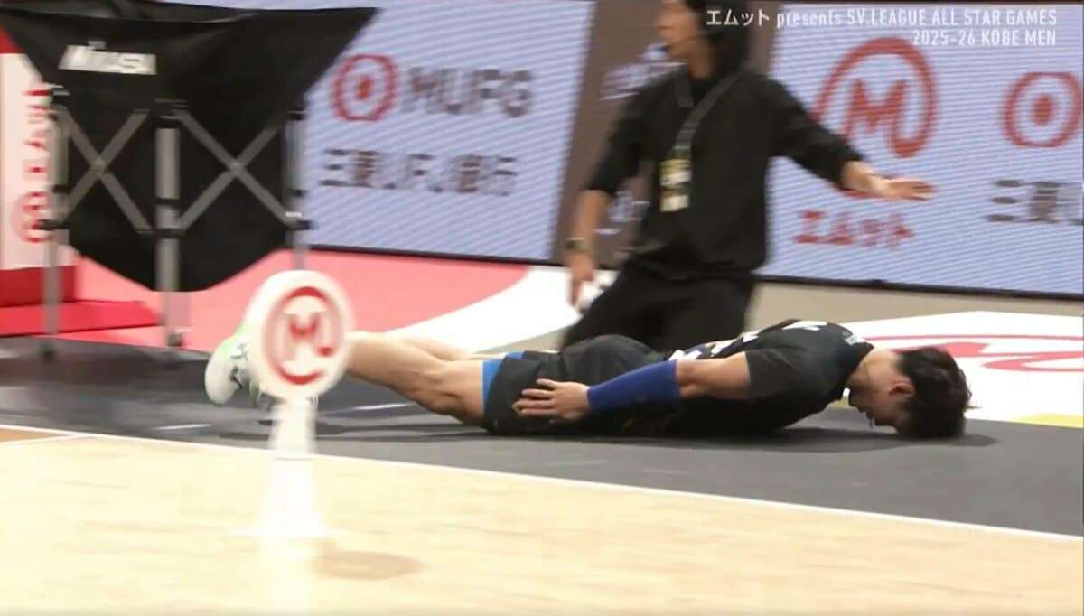 西田有志に何が…？ 女性スタッフに“スライディング”土下座で全力謝罪「もはや芸術作品レベル」SNSで大バズり中 | スポーツ総合 | ABEMA TIMES | アベマタイムズ