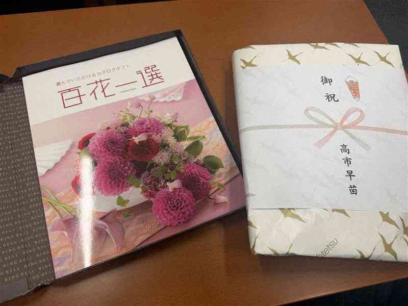 高市総理「結婚式のご祝儀を参考」　衆院選当選の自民党議員に約3万円のカタログギフト配布