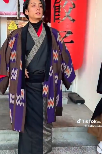 名古屋の芝居小屋の座長・名古屋山三郎が「安野モヨコの描く男」そのもの、もはや抜け出してきたと言われても信じてしまいそう