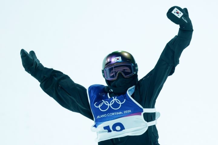 18歳のボード投げつけの反応に“的外れな非難”…「日本で困惑の怒り爆発」と韓国メディア【冬季五輪】｜CoCoKARAnext（ココカラnext）