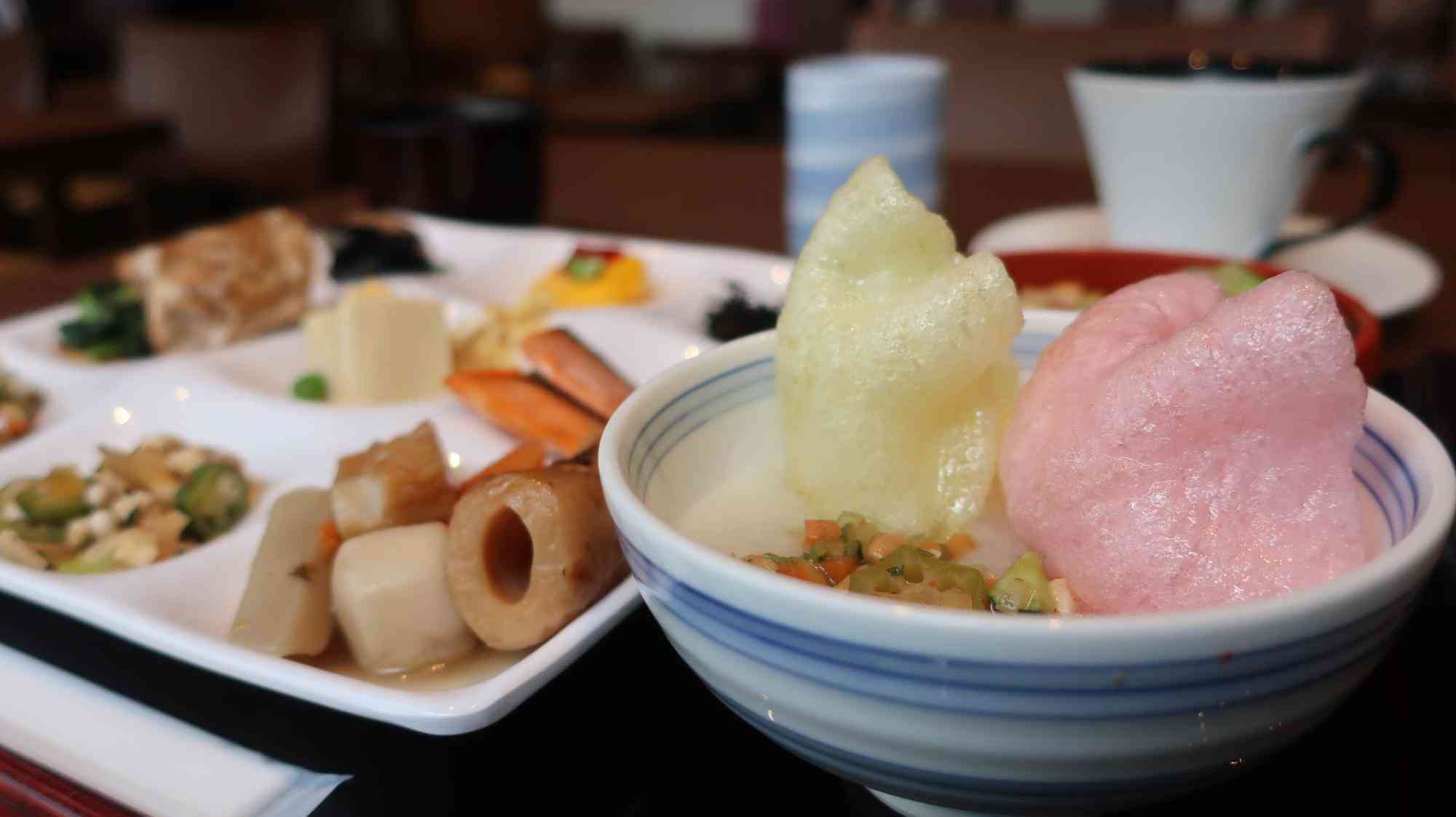 SNSでホテルの朝食の必要性が話題 「食べない方がお得」「旅行ならではの贅沢」など様々な意見が