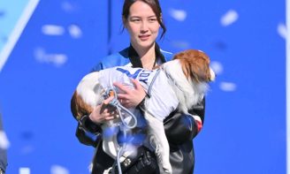 《写り込んだ2万円ベビーグッズ》真美子夫人愛用は「鳥とお花」「電子ピアノ」ほかの“5WAY”「年収157億円」でも変わらぬ倹約精神 (1/4)| 女性セブンプラス