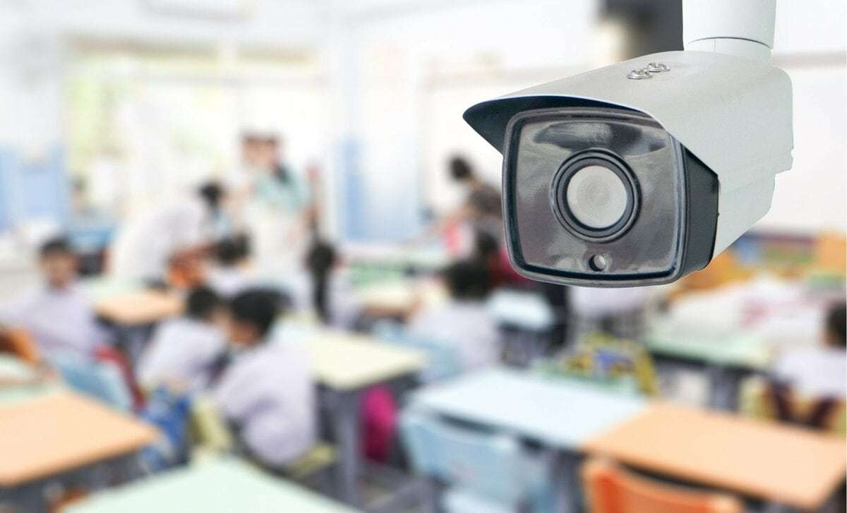 学校の教室にカメラは必要か？　いじめの証拠、盗撮防止に期待されるが…現場が抱える課題とリスクとは | AERA with Kids＋