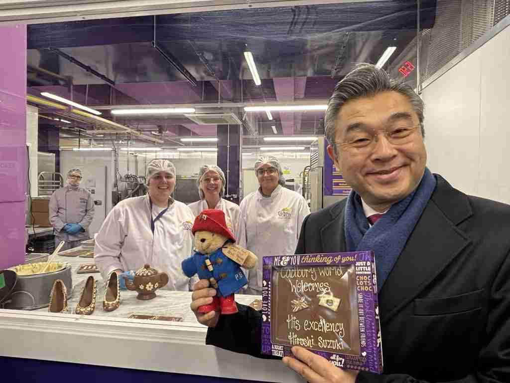イギリスの鈴木在英大使が現地で大人気すぎて日本に返してもらえるか怪しい「大英博物館に収蔵される可能性もある」
