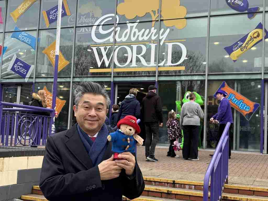 イギリスの鈴木在英大使が現地で大人気すぎて日本に返してもらえるか怪しい「大英博物館に収蔵される可能性もある」