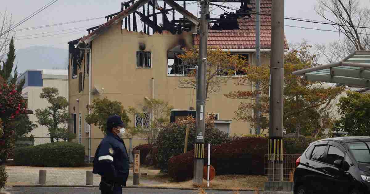 東広島の民家で夫婦とみられる男女が死傷、火災も　殺人容疑で捜査 | 毎日新聞