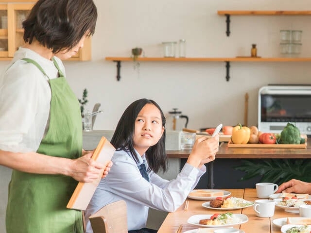 「うざい、クソババア」反抗期の暴言はなぜ起きる？ 専門家が明かす、子どもが実は求めている“親との距離感”（with online） - Yahoo!ニュース