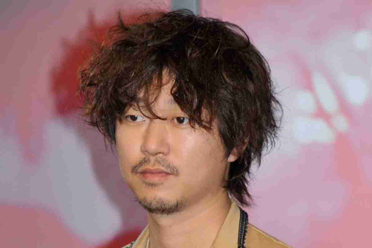 《新井浩文が白髪姿に激変》「コンプラとか関係ないですからね」出所後初のイベントで“刑務所トーク”、チケット完売で参加の7割は女性客｜NEWSポストセブン