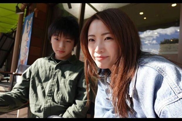 「癇癪や排泄物遊び…」13歳の重度自閉症児を持つ3児の母、語った“不安の日々”と抱き続ける“希望”（週刊女性PRIME） - Yahoo!ニュース
