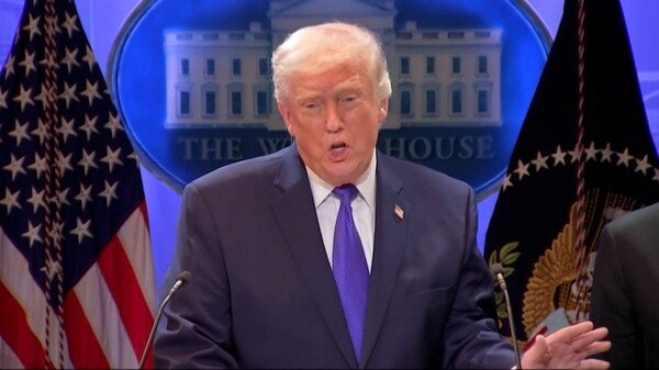 トランプ大統領が全世界に10％の追加関税発表…連邦最高裁が相互関税“違法”判断で「国の恥だ」猛反発｜FNNプライムオンライン