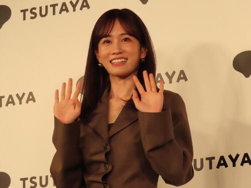 前田敦子、人生最後の写真集「ランジェリーの上にちょっとお肉がのってるみたいのをこだわった」 - 芸能 : 日刊スポーツ