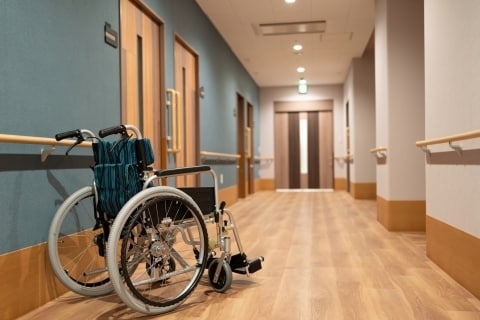 「バレないと思った」老人ホームで35人分を無断投票、不在者投票の悪用で有罪判決…大阪地裁（弁護士ドットコムニュース） - Yahoo!ニュース