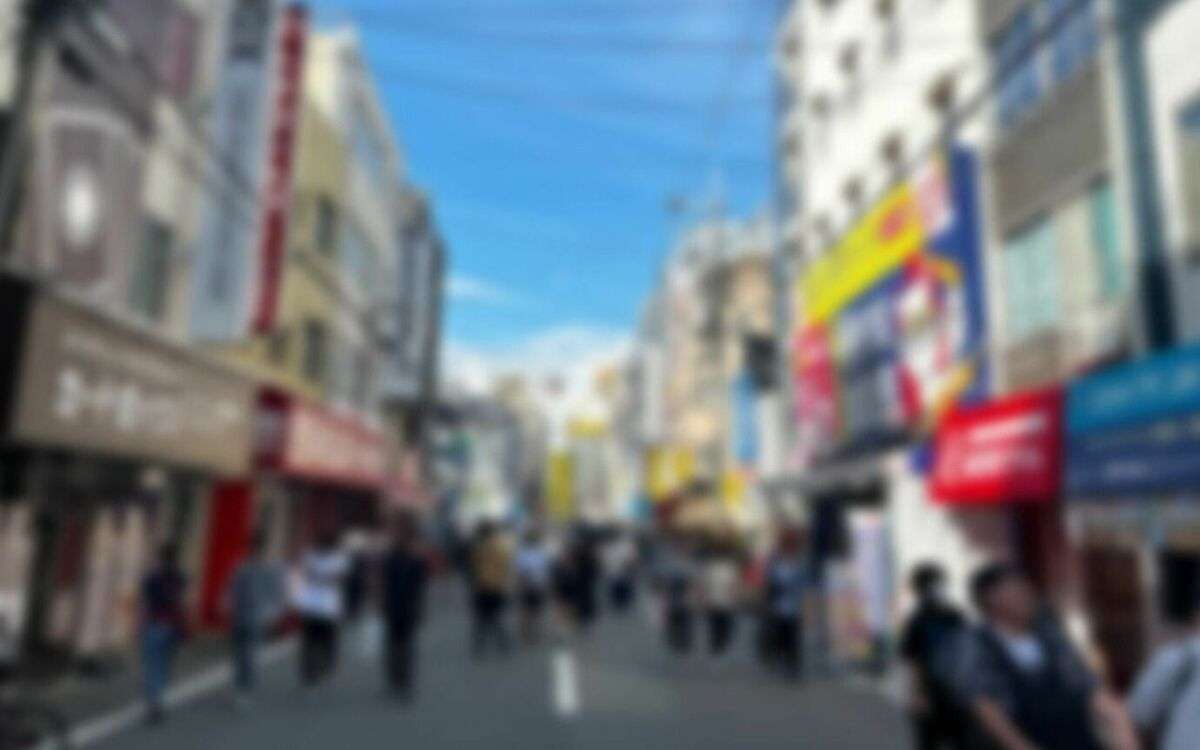 「はい、ごっくん」「何味？」10分以上も“罰ゲーム”として排泄物を食べさせ…大阪トレカ店で起こった“鬼畜リンチ”の衝撃内容 | 文春オンライン
