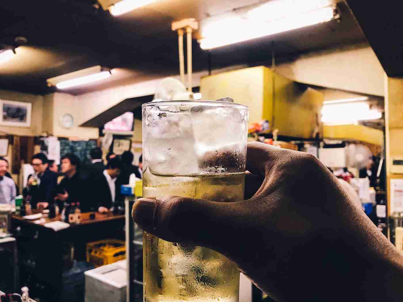         「肩身が狭いです」若者にブームの赤提灯やスナックで“居場所を失った”中年の嘆き。“自然な会話”もご法度に  |  日刊SPA!    