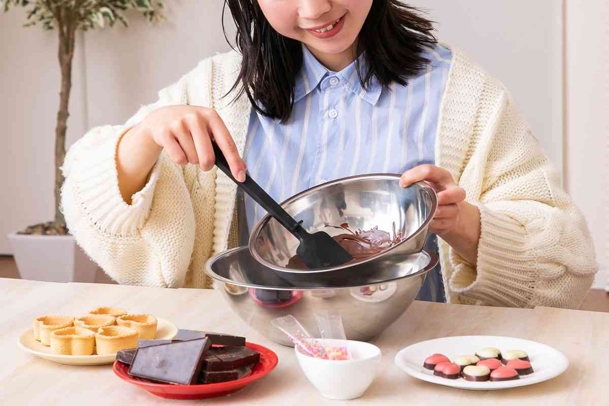 バレンタイン「手作りチョコを贈る」のはハラスメント？　衛生面に抵抗あり「こっそり捨てた」の声も…「おにハラ」時代のアリナシ事情（全文） | デイリー新潮