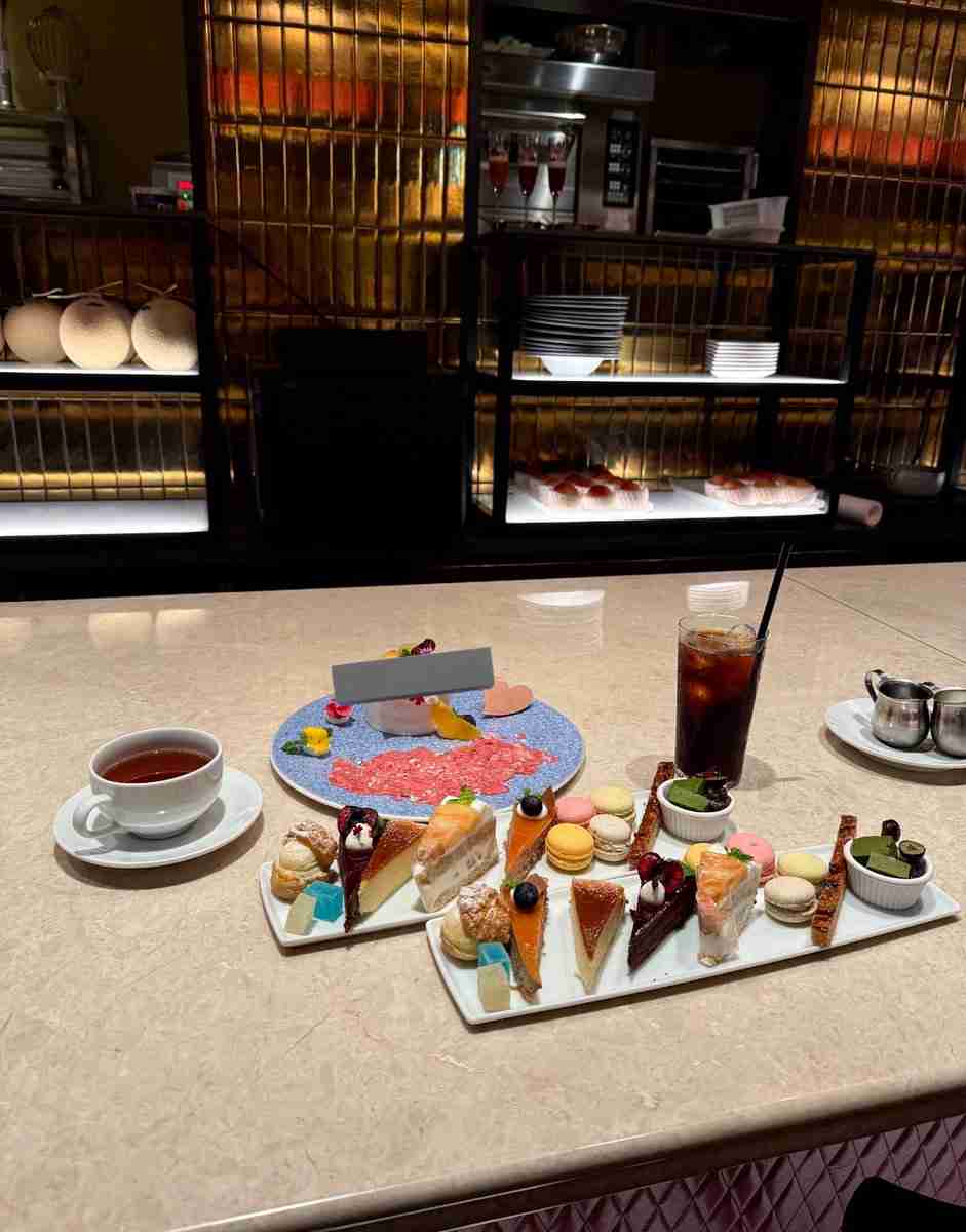 高級フレンチのデザートワゴン、全種類オーダーはマナー違反?店員が「全然OK」と明言