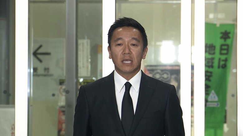 報道陣の前で謝罪…「Def Tech」Microこと西宮佑騎被告(45)保釈 麻薬取締法違反の罪で20日に起訴