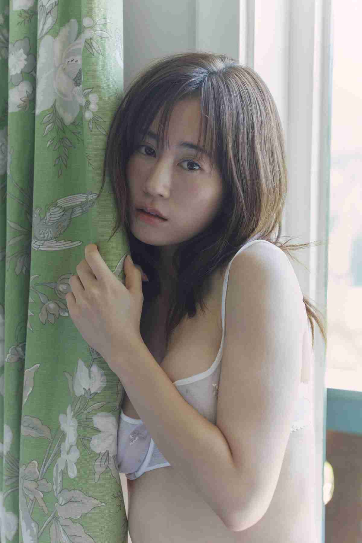 前田敦子、過去最大露出に挑戦&テーマは“大人の恋” 14年ぶり“最後の写真集”中面カット公開
