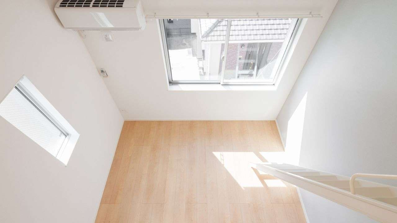 「4畳＋ロフト」の狭小アパートで暮らす〈月収19万円〉22歳新卒の本音。Z世代が「住めば都」と笑顔で語るほど満足なワケ