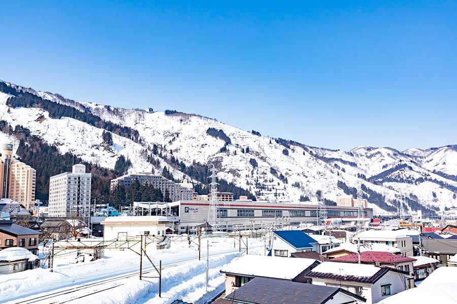 「減っているのは中国人ではない」　スキーの聖地・湯沢町が直面する課題　外国人が増えても「来場者半減」の深刻なワケとは | Hint-Pot