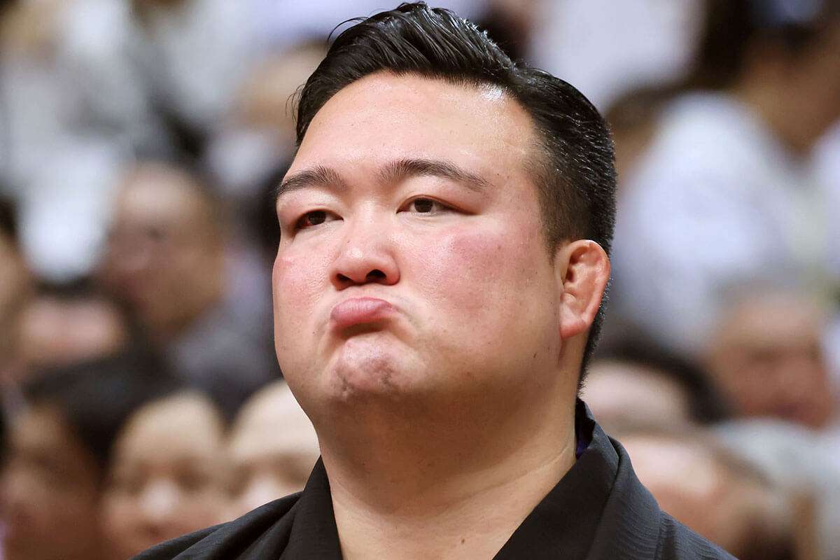 「肛門に酒瓶を突っ込み…」「床には尿が水たまりに」　二所ノ関部屋の「問題動画」を入手…風紀崩壊の実態（全文） | デイリー新潮