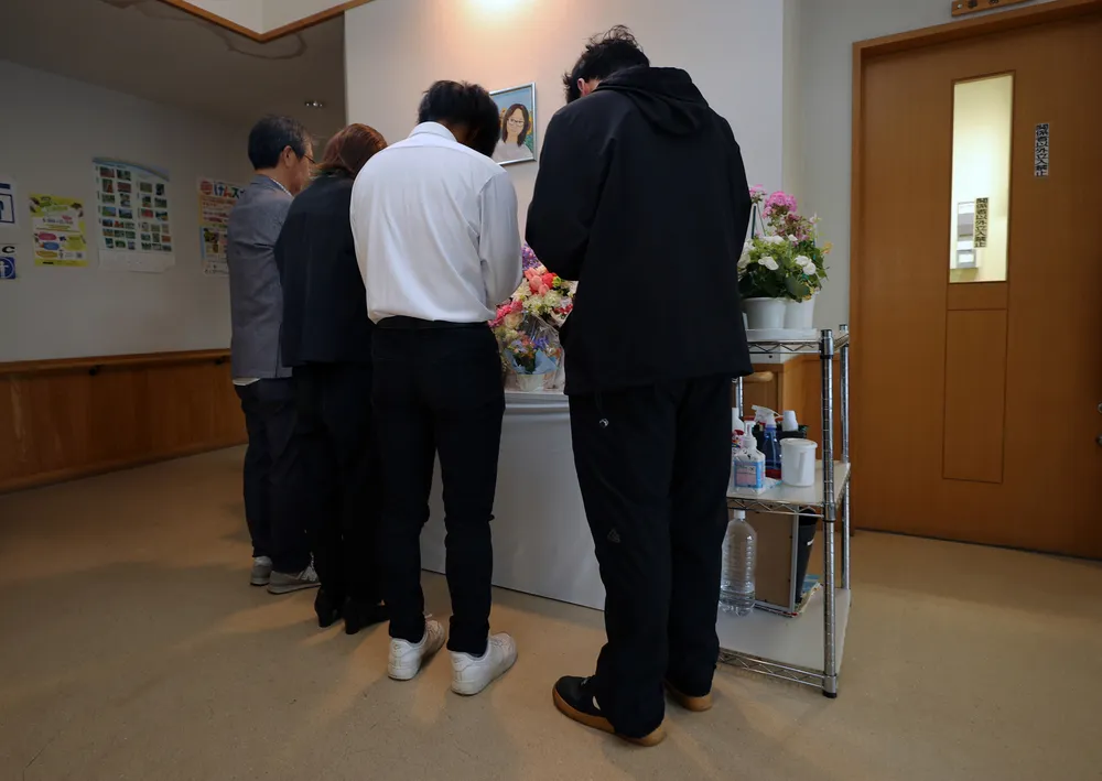【独自】旭川いじめ　加害認定の3人献花　「申し訳ない」「できることあった」2人が後悔の念語る：北海道新聞デジタル