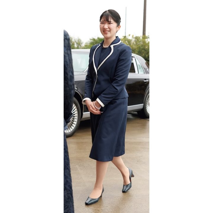 《白雪が似合うプリンセス》学生時代の装いから最新ルックまで！愛子さま、冬のホワイトコーデを振り返る（女性セブンプラス） - Yahoo!ニュース