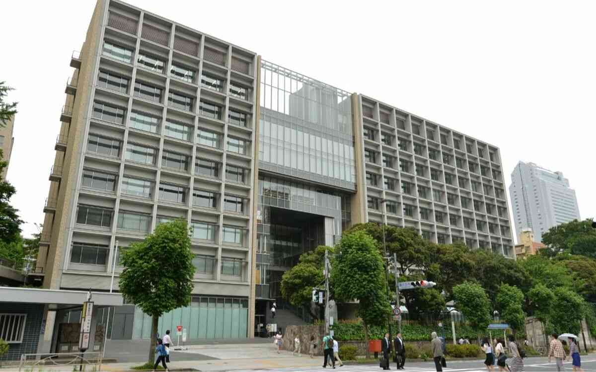 「ミスター慶応レイプ事件」主犯格がまた逮捕されていた！ 西麻布高級ラウンジ嬢のキャッシュカードから… | 文春オンライン