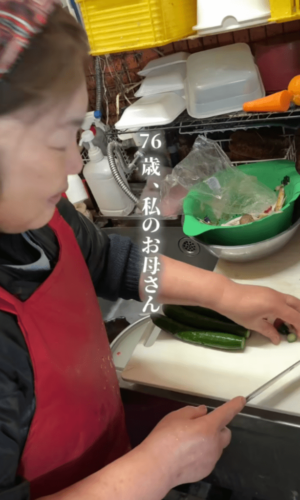 43歳で娘を出産したママ。その後76歳になり…現在の様子に「本当に尊敬」「いつの時代も母は最強」「体壊さないでください」