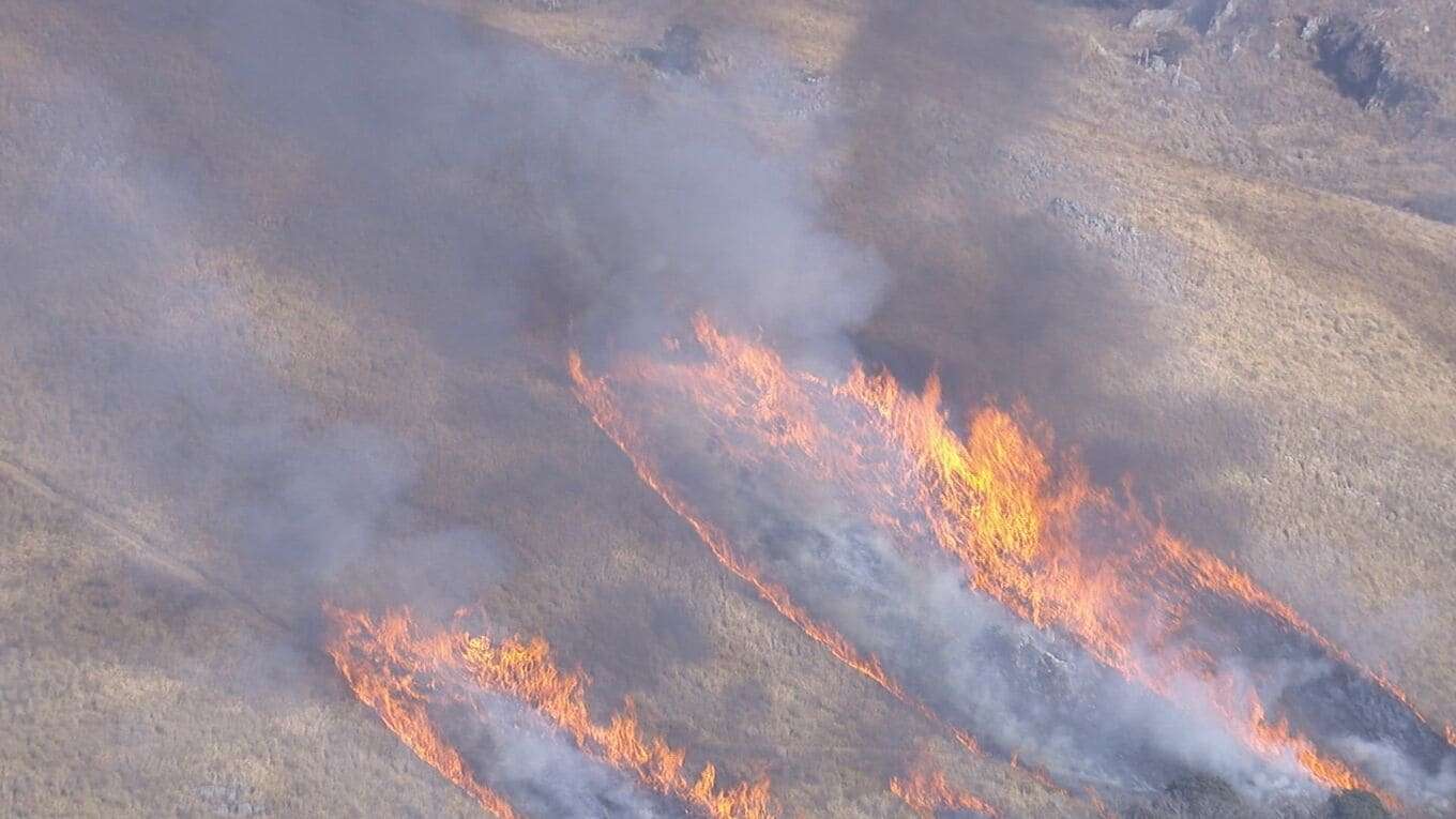 作業員の衣服に火が燃え移り死亡…恒例の秋吉台・山焼きで 山口・美祢