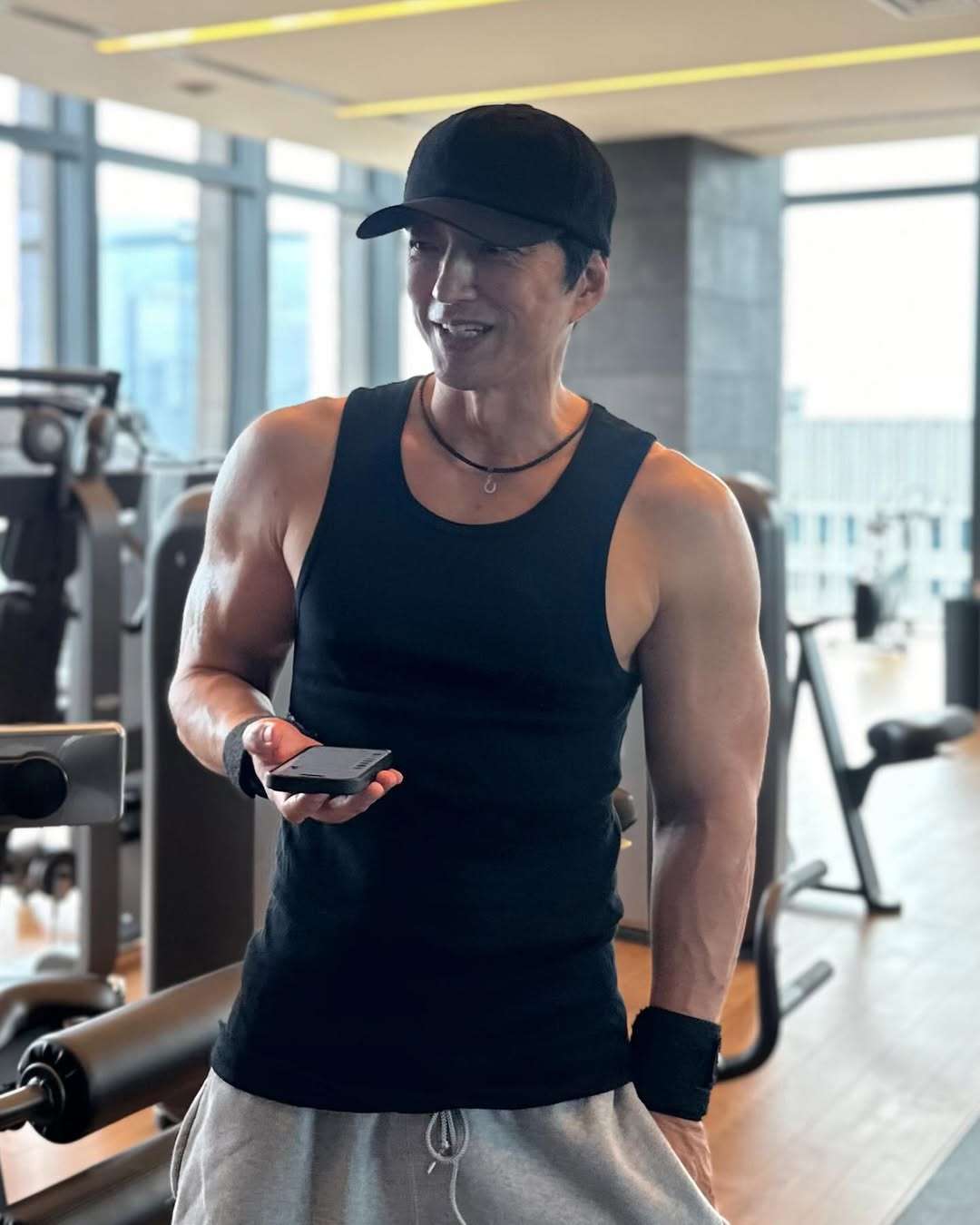 「少年に見えました」来月58歳・大沢たかお、超若見えシャープ近影に大注目　「危険なのでやめて」徹底役作りで話題｜概要｜ニュース｜ピンズバNEWS