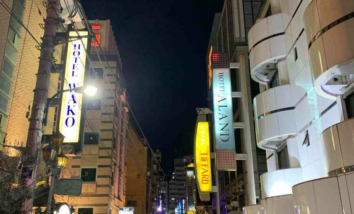 「妻子にバレたら全て失う」　それでも男性たちは歌舞伎町の路上で女性を「買う」 | 概要 | AERA DIGITAL（アエラデジタル）