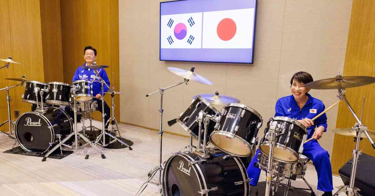 高市首相と韓国大統領、BTS楽曲でドラムセッション　スティック交換 - 日本経済新聞