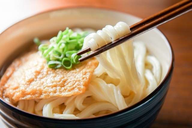 東京の店で「たぬきそば」を注文した関西人の客が「揚げ玉」にクレーム！東西の違いを踏まえてどう対応？（よろず～ニュース） - Yahoo!ニュース