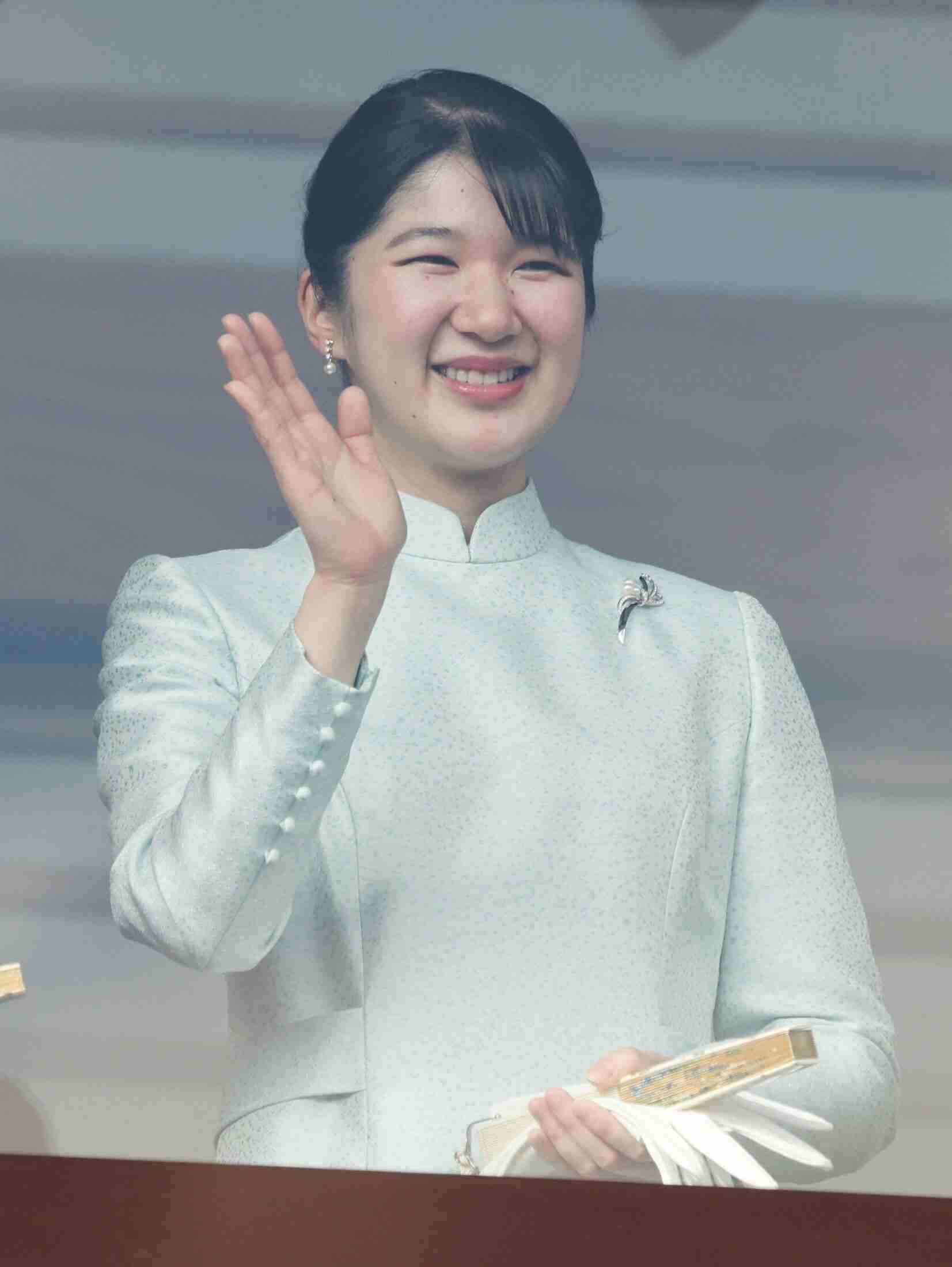 愛子さまはモノトーンコーデに“ゼブラ柄”を、雅子さまはワイルドなアニマル柄シャツ姿で…母娘の“意外すぎる共通点”（文春オンライン） - Yahoo!ニュース