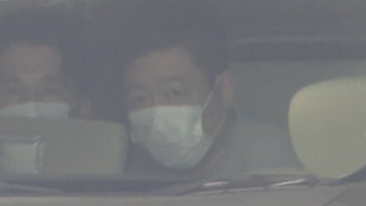 ランボルギーニ“ひき逃げ”中国人送検もカメラに顔背け…雪の中で法定速度超え走行か　パトカーに突っ込み重傷負わせるも逃走（FNNプライムオンライン（フジテレビ系）） - Yahoo!ニュース