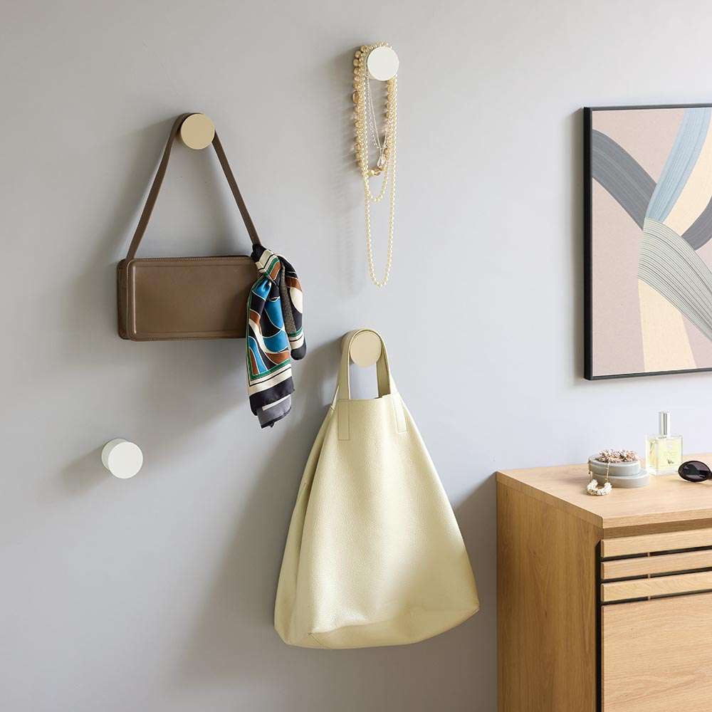 ピンで留められる 壁掛けバッグフック KUROSHIRO クロシロ 通販 - ディノス