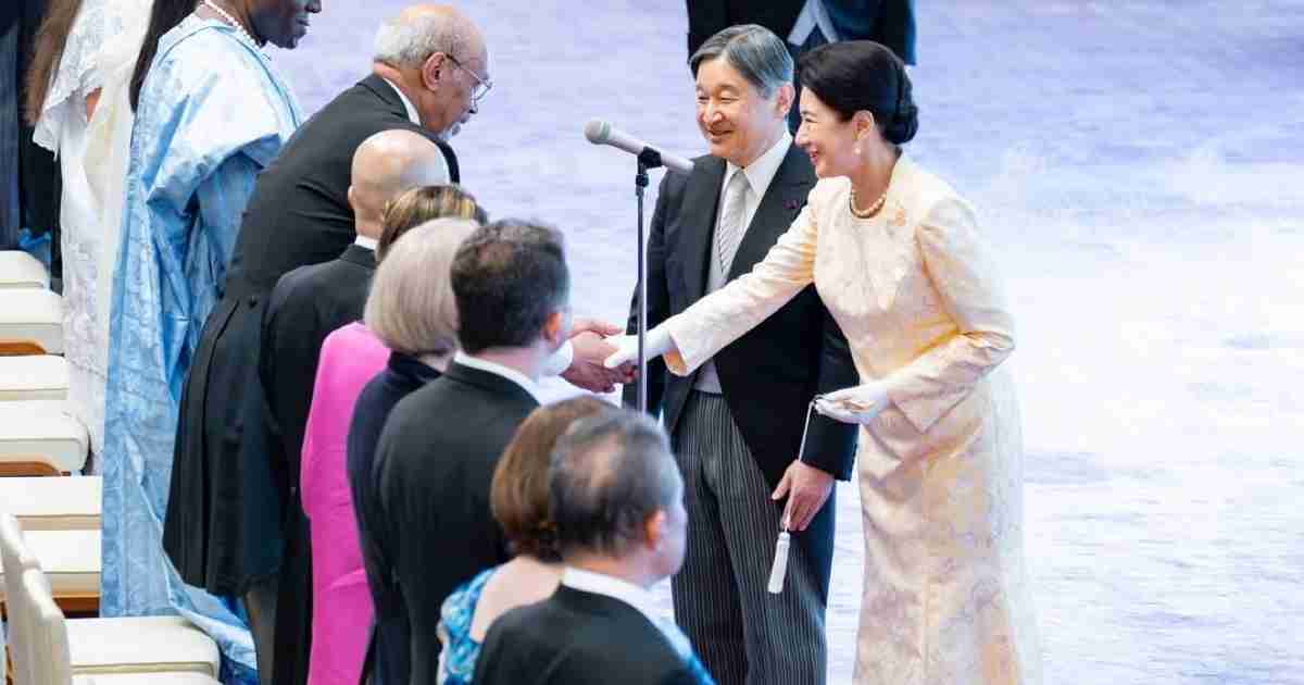 「これは」　天皇陛下の誕生日、祝賀の儀のお土産“1個800円超えの和菓子”が話題　「気になります」「このお皿ええなぁ…」（ねとらぼ） - Yahoo!ニュース