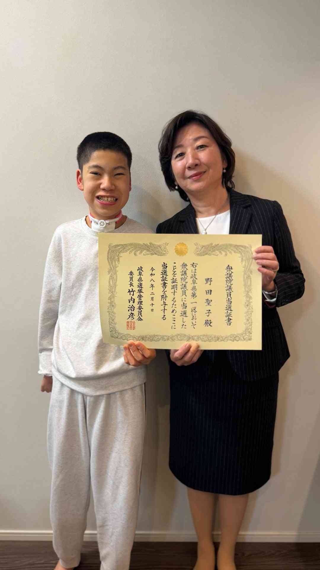 50歳で出産・野田聖子議員(65)、生後2年以上入院した息子の幼少期と現在の比較写真を公開